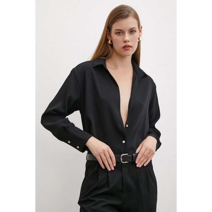 V Yaka Klasik Gömlek Siyah