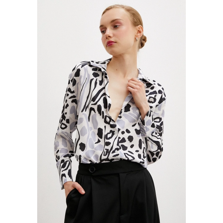 V Yaka Leopar Desen Gömlek Siyah