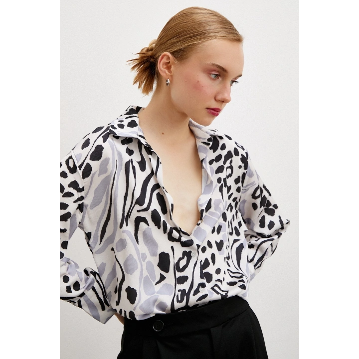 V Yaka Leopar Desen Gömlek Siyah
