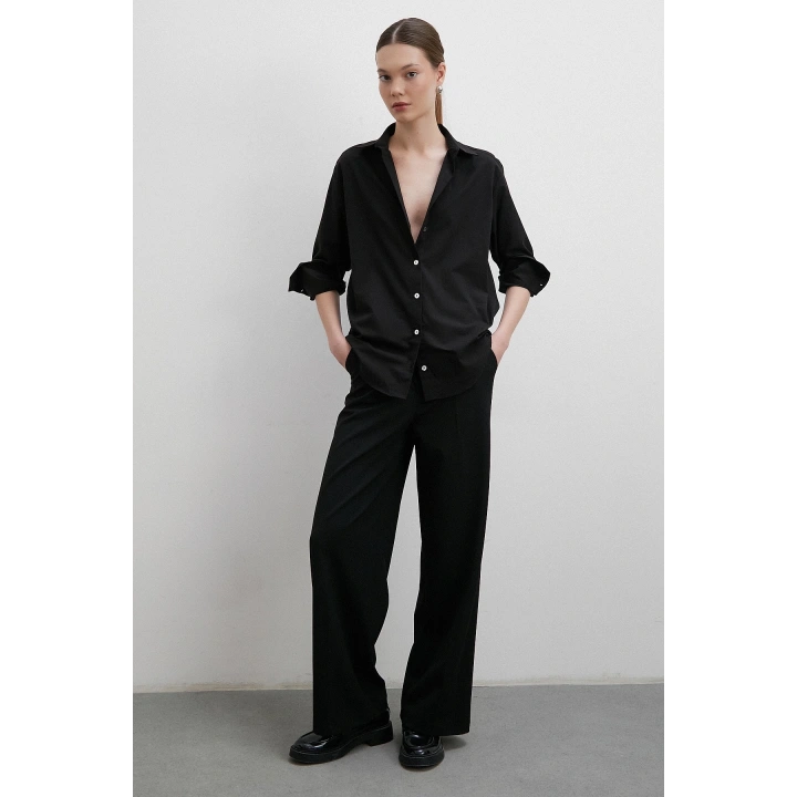 V Yaka Pamuk Gömlek Siyah