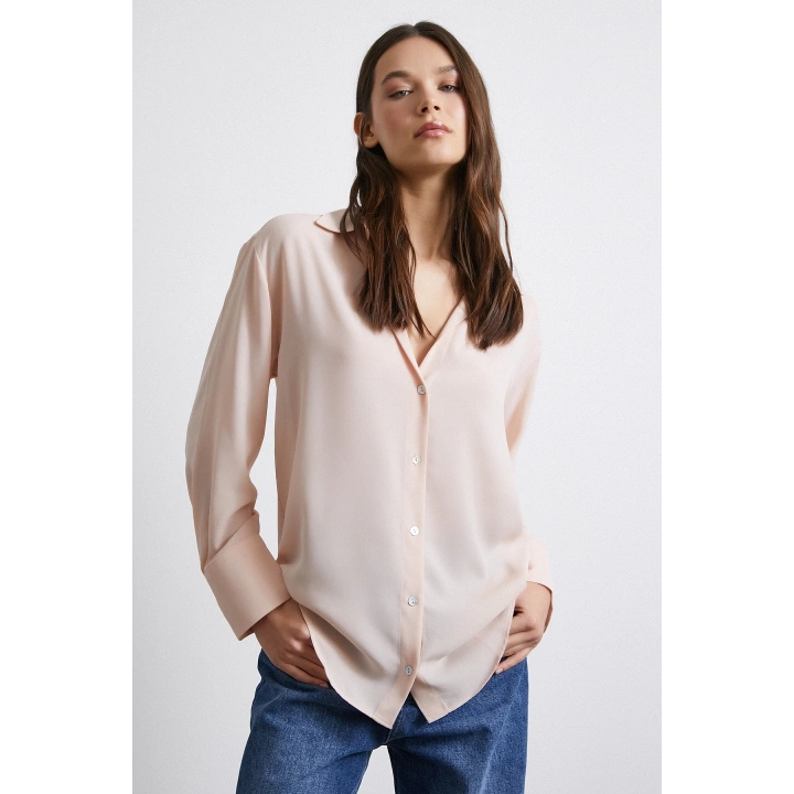 V Yaka Şifon Gömlek Pudra