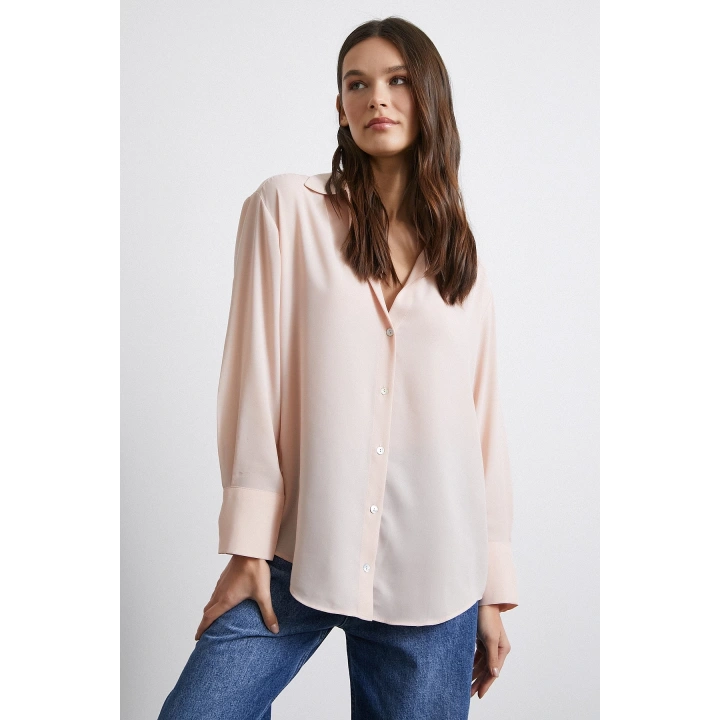 V Yaka Şifon Gömlek Pudra