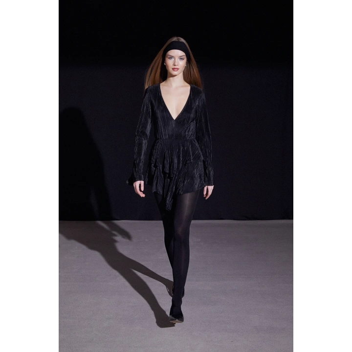 V Yaka Volanlı Mini Elbise Siyah