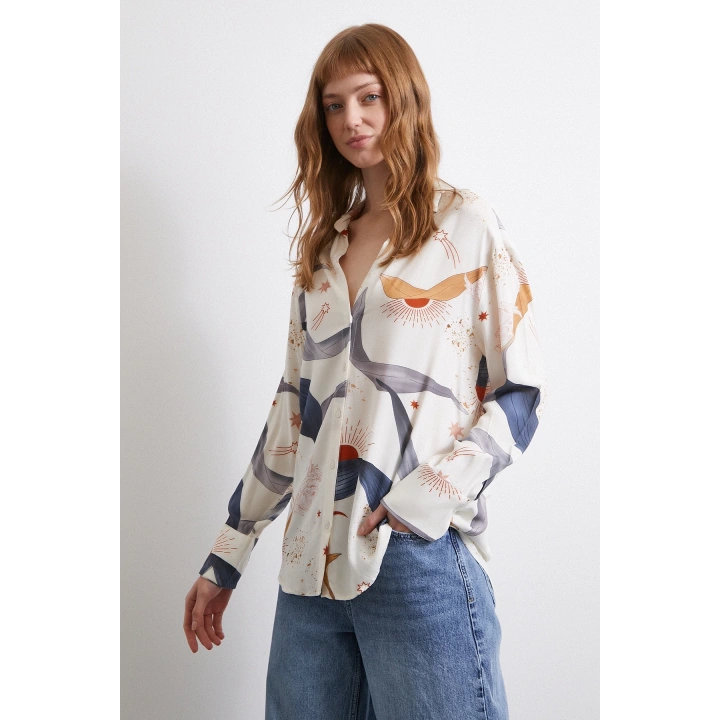 V Yakalı Desenli Gömlek Ekru