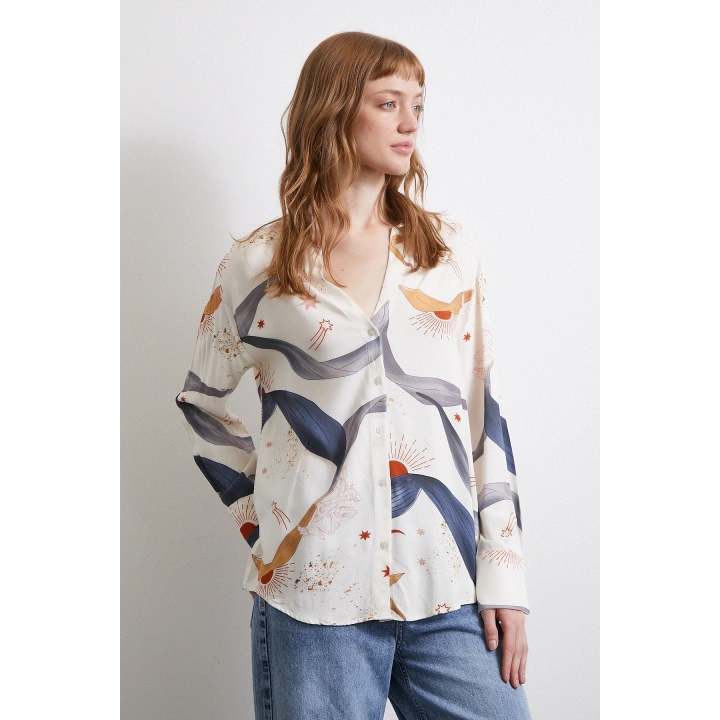 V Yakalı Desenli Gömlek Ekru