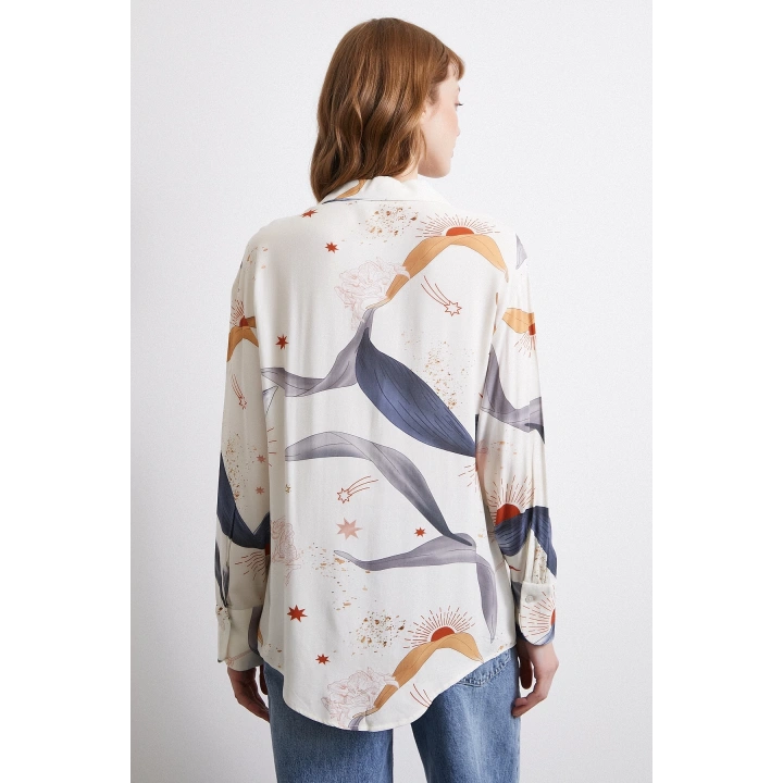 V Yakalı Desenli Gömlek Ekru