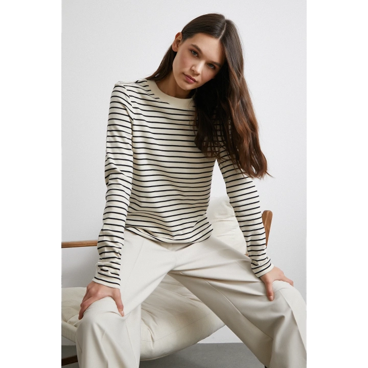 Yakası Ribanalı Çizgili Bluz Ekru