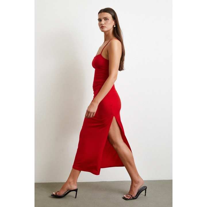 Yanı Büzgülü Askılı Elbise Yırtmaçlı Kırmızı