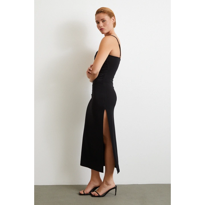 Yanı Büzgülü Askılı Elbise Yırtmaçlı Siyah