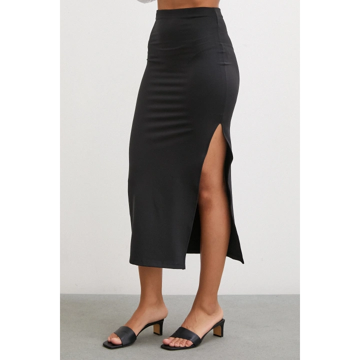 Yırtmaçlı Uzun Etek Siyah