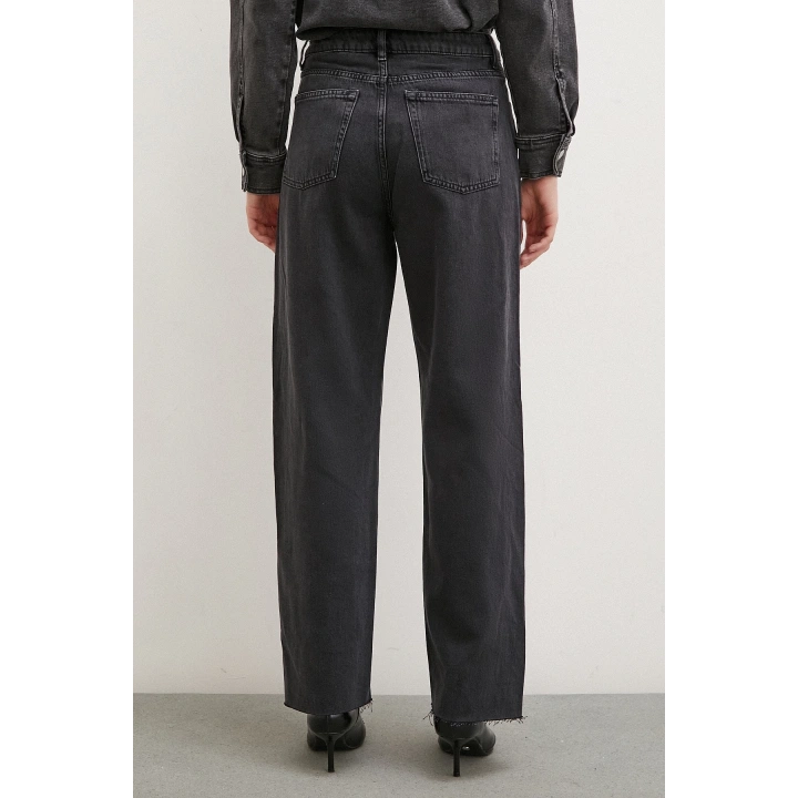 Yüksek Bel Kesik Paça Mom Jean Siyah