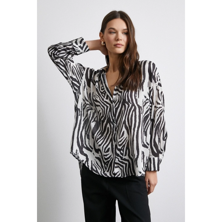 Zebra Desen V Yaka Saten Gömlek Siyah