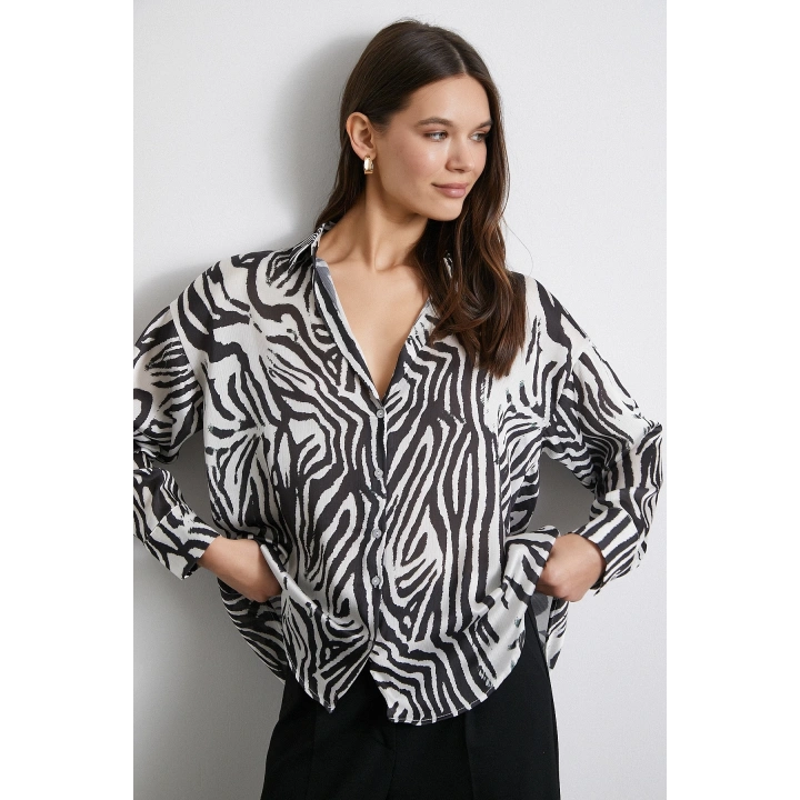 Zebra Desen V Yaka Saten Gömlek Siyah