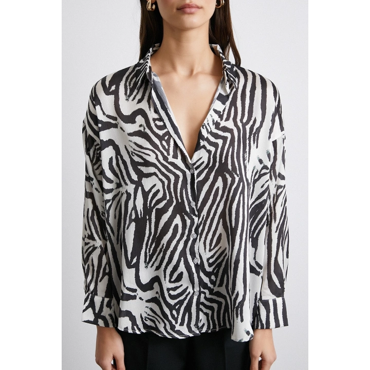 Zebra Desen V Yaka Saten Gömlek Siyah