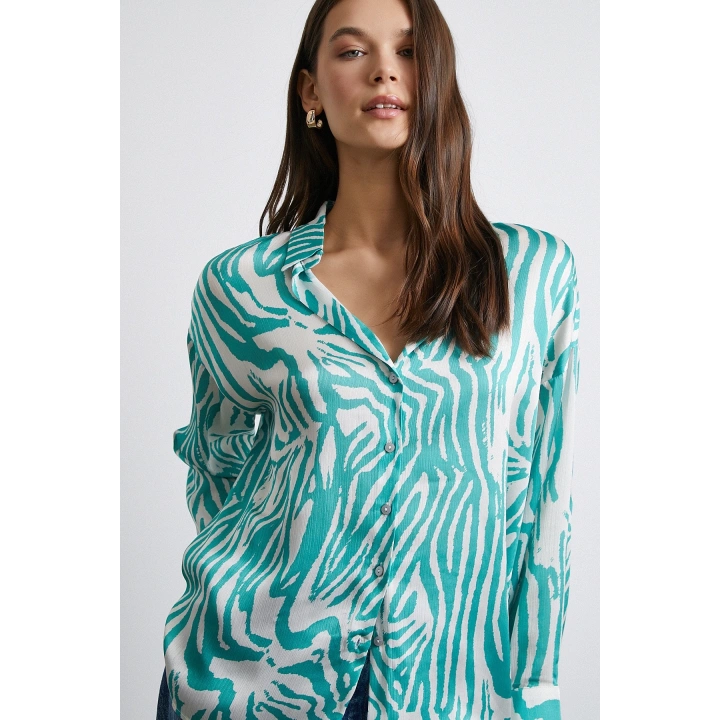 Zebra Desen V Yaka Saten Gömlek Yeşil