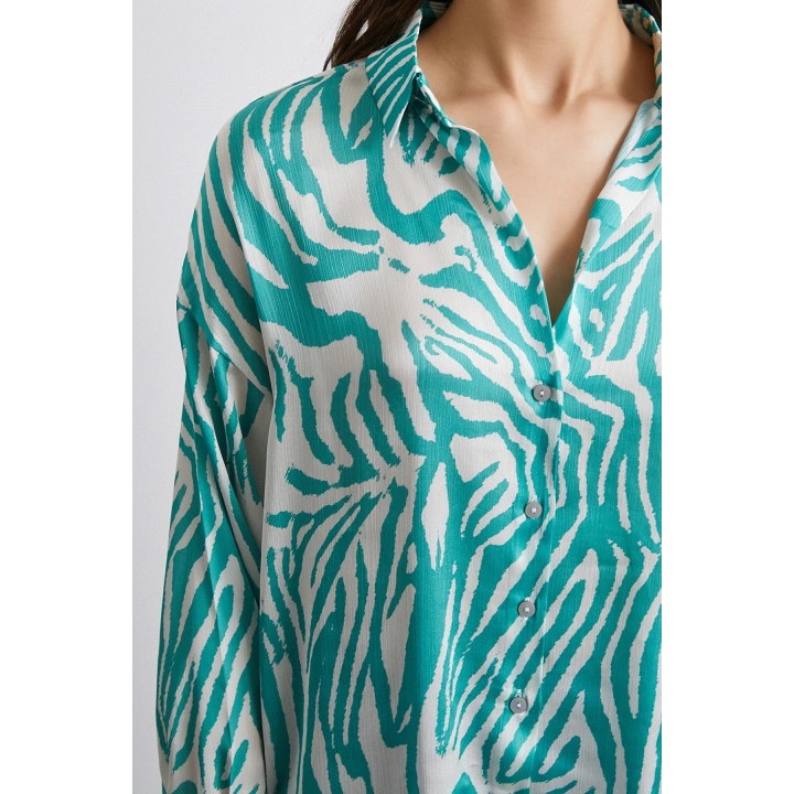 Zebra Desen V Yaka Saten Gömlek Yeşil