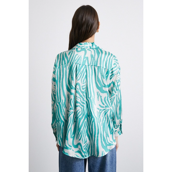 Zebra Desen V Yaka Saten Gömlek Yeşil
