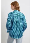 Geometrik Desenli Saten Gömlek Mavi