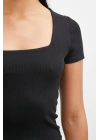 Kare Yaka T-shirt Siyah
