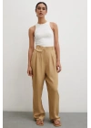 Kemer Detaylı Klasik Pantolon Bej