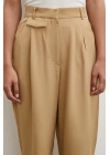 Kemer Detaylı Klasik Pantolon Bej