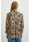 Leopar Desenli V Yaka Gömlek Bej