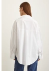 Omuzda Boncuk Detaylı  Oversize Gömlek Beyaz
