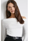 Omzu Büzgülü Bluz Beyaz