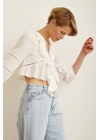 Şerit Dantel Detaylı Fırfırlı Bluz Beyaz