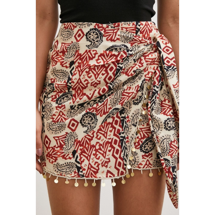 Pul Aksesuarlı Bağlamalı Mini Etek Bej