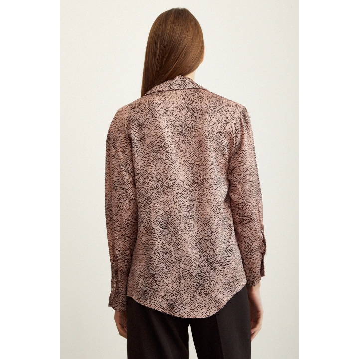 V Yaka Desenli Saten Gömlek Gül Kurusu