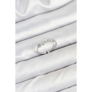 Pirinç Gümüş Renk Minimal Yonca Detaylı Kadın Yüzük