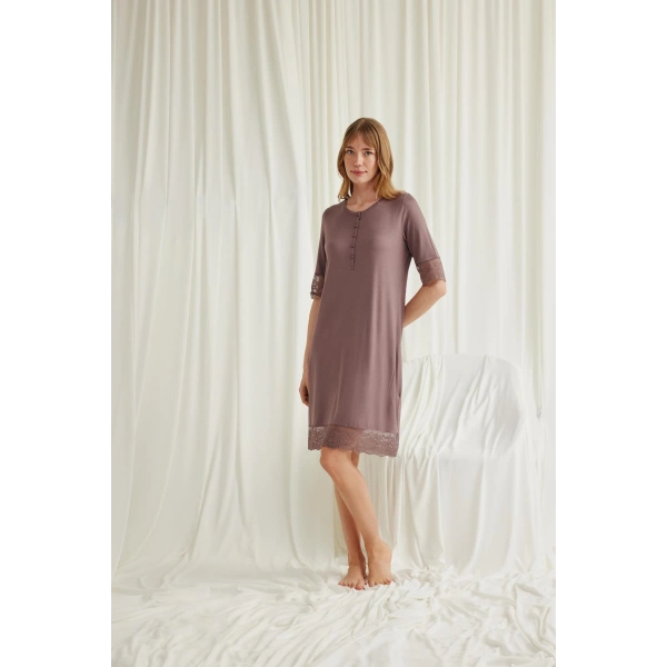 Dantel Detaylı Kısa Kollu Ve Önü Düğmeli Gecelik