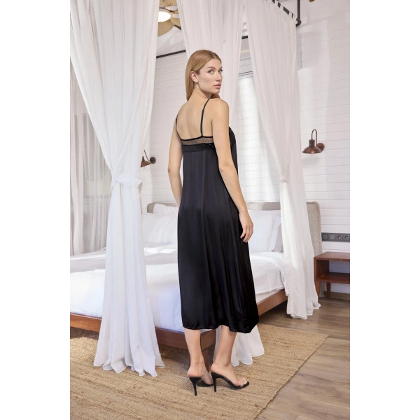 Dantelli Tüllü Ve Dekolteli Saten Sabahlık Takımı