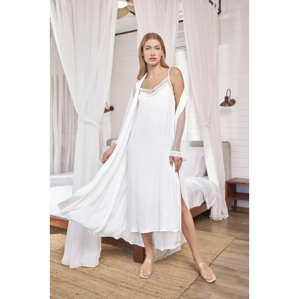 Dantelli Tüllü Ve Dekolteli Saten Sabahlık Takımı