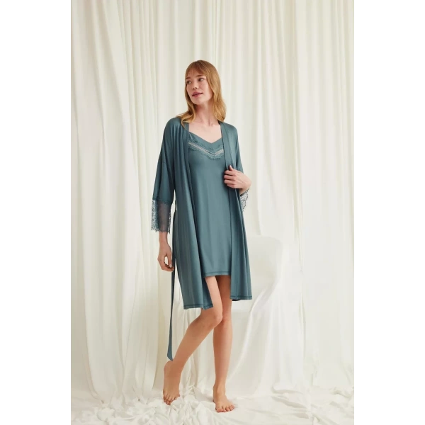 Dekolteli Yakası Ve Kolu Dantelli Sabahlık Takımı