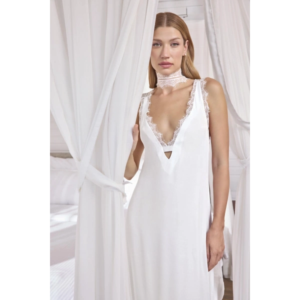 Göğüs Ve Sırt Dekolteli Dantelli Saten Gecelik