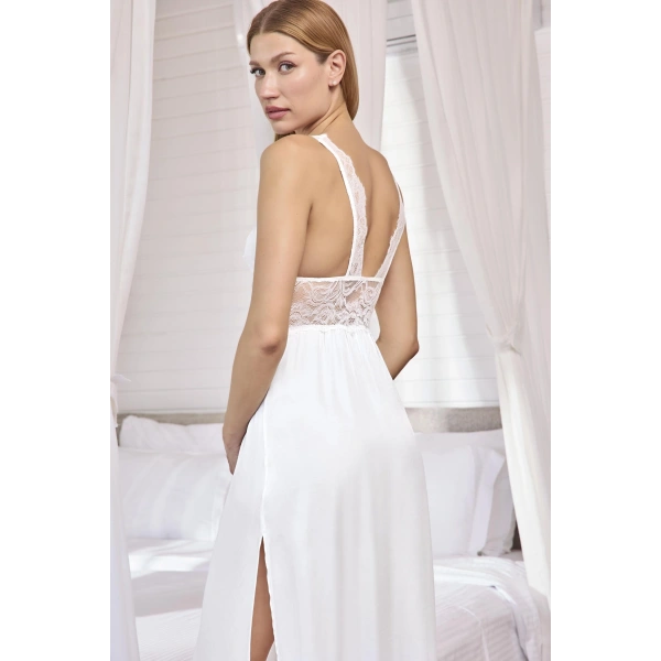 Göğüs Ve Sırt Dekolteli Dantelli Ve Yırtmaçlı Saten Gecelik