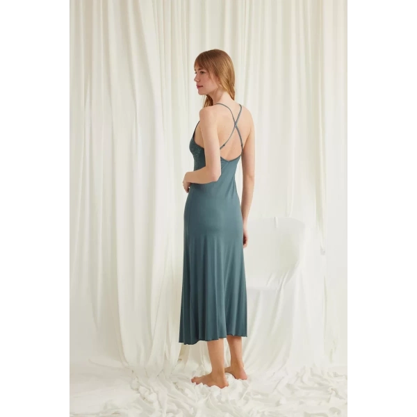 Göğüs Ve Sırt Dekolteli Dantelli Yırtmaçlı Gecelik