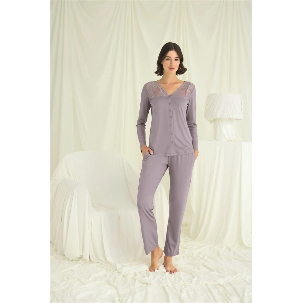 Yakası Kolu Ve Omzu Dantelli Boydan Düğmeli Pijama Takımı