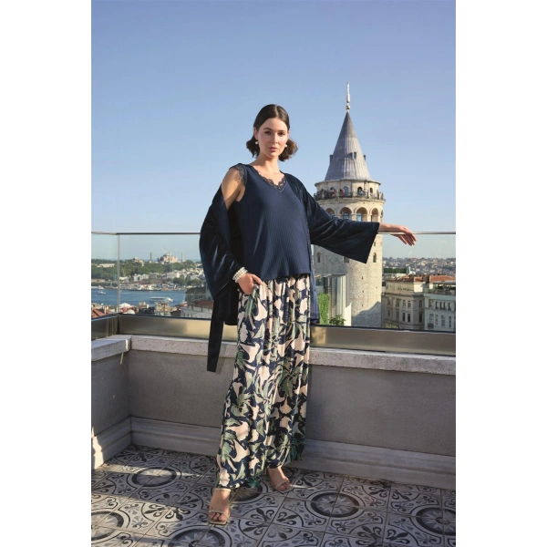 Yaprak Desenli Ve Dantelli 3lü Pijama Takımı