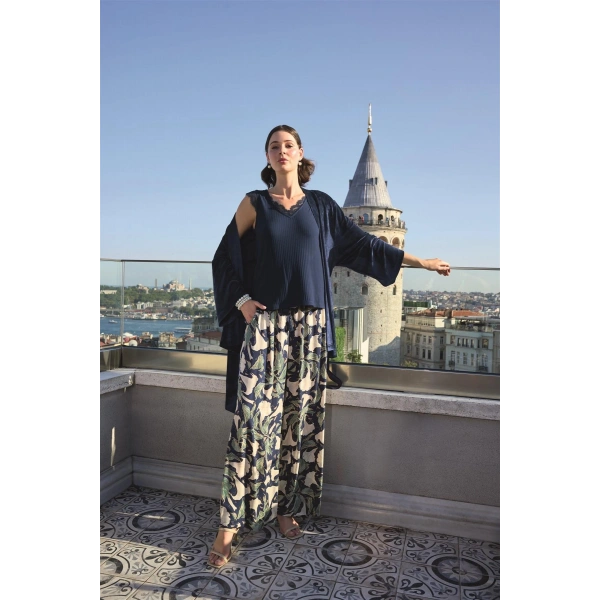 Yaprak Desenli Ve Dantelli 3lü Pijama Takımı