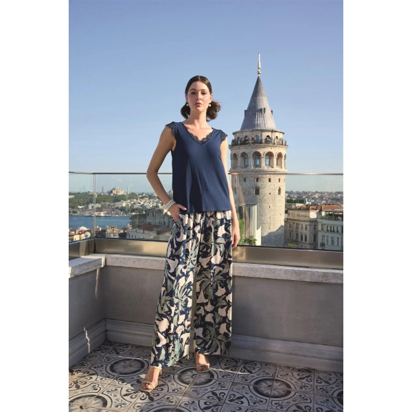 Yaprak Desenli Ve Dantelli 3lü Pijama Takımı