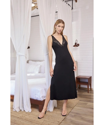 Dantelli Dekolteli Ve Yırtmaçlı Gecelik