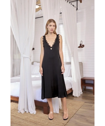 Göğüs Ve Sırt Dekolteli Dantelli Saten Gecelik