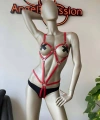 Vücudu Saran Kırmızı Deri Body Harness