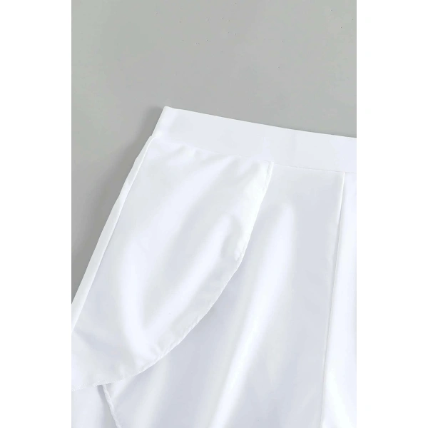 Kadın Beyaz Yırtmaçlı Etek Görünümlü Şık Deniz Şortu