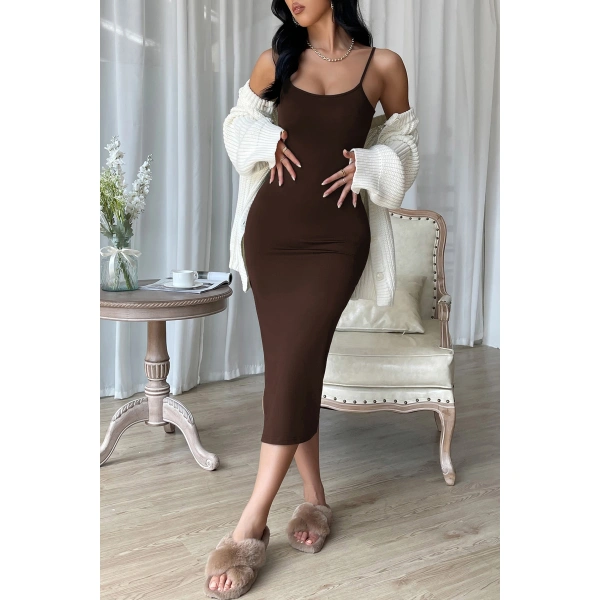 Kadın Kahverengi Yırtmaçlı Diz Altı Vücüdu Saran Gecelik