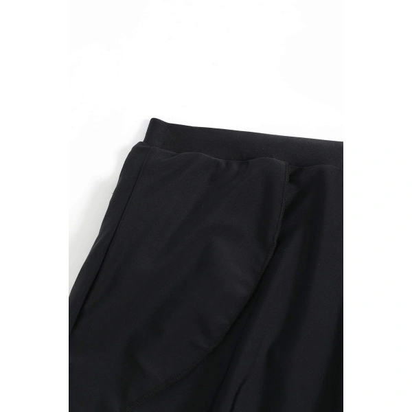 Kadın Siyah Yırtmaçlı Etek Görünümlü Şık Deniz Şortu