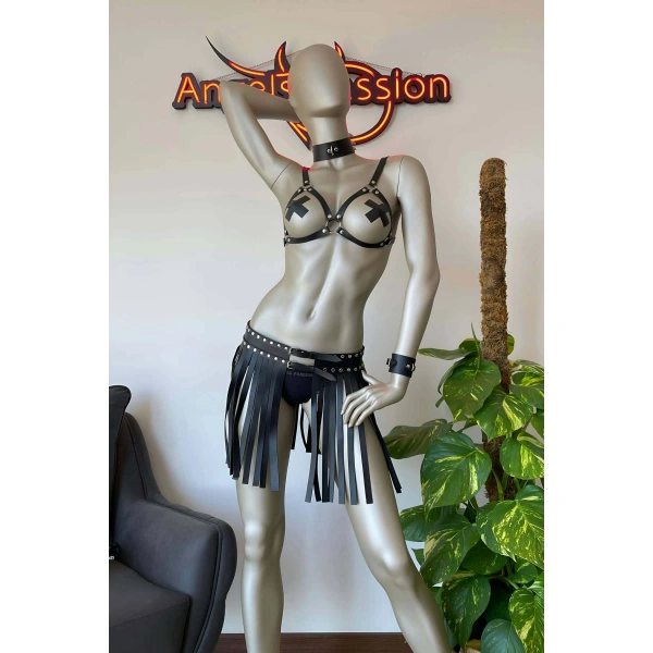 Püsküllü Etek, Deri Büstiyer Ve Tasma Takım